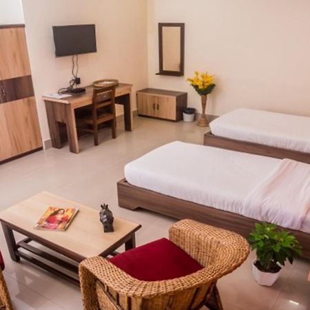 Hotel Aatreyee Dibrugarh Dış mekan fotoğraf