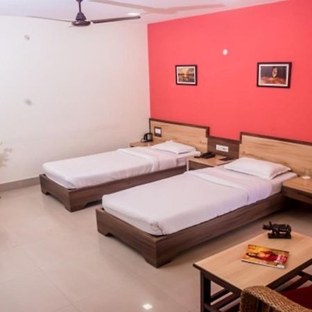 Hotel Aatreyee Dibrugarh Dış mekan fotoğraf