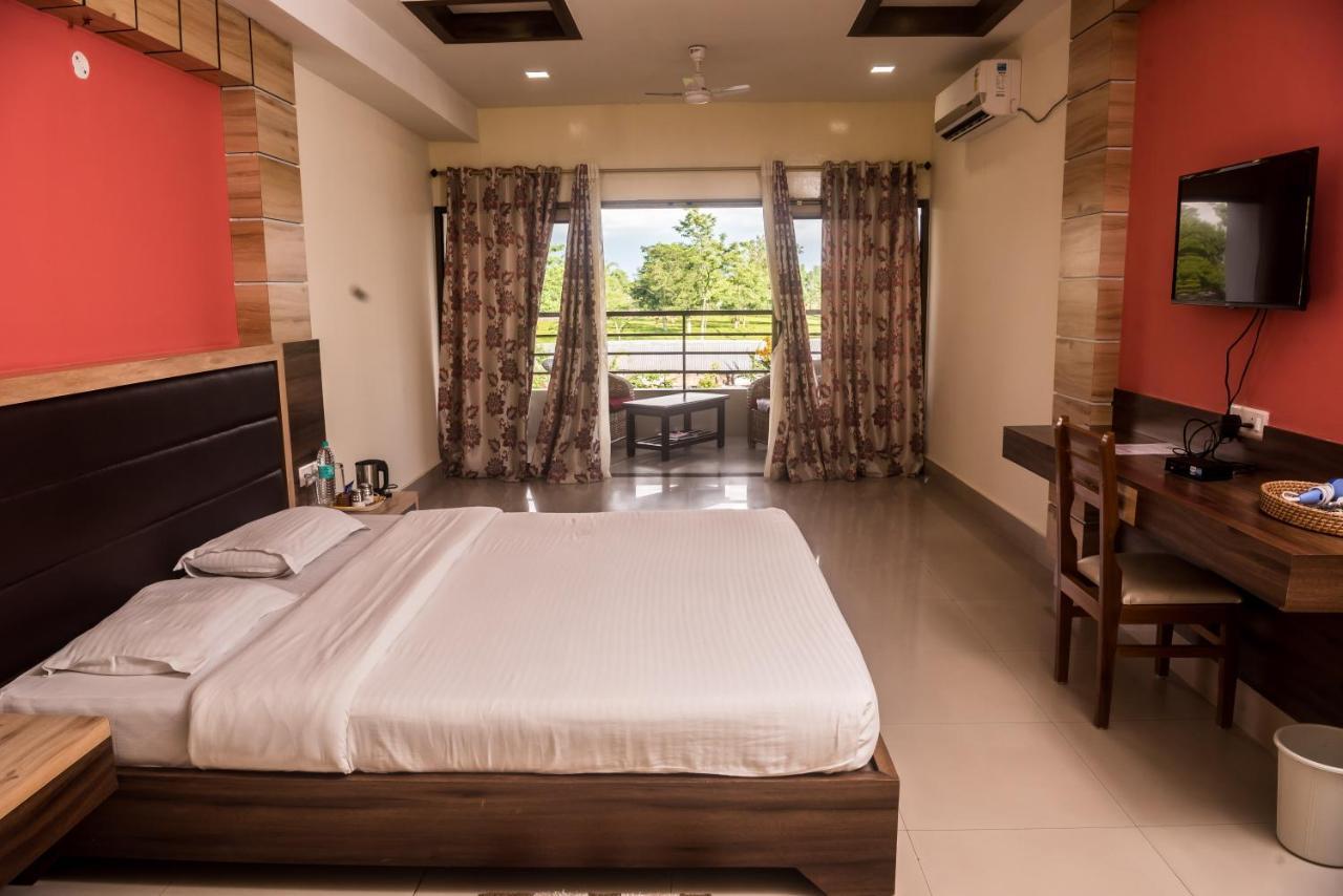 Hotel Aatreyee Dibrugarh Dış mekan fotoğraf
