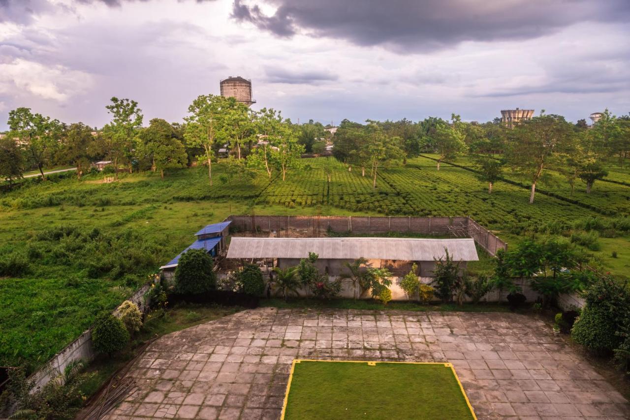 Hotel Aatreyee Dibrugarh Dış mekan fotoğraf