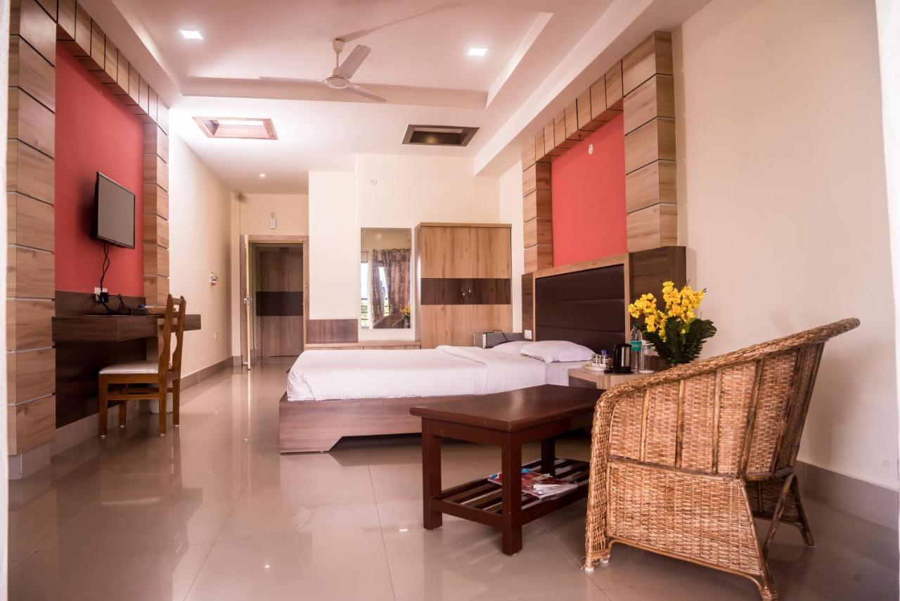 Hotel Aatreyee Dibrugarh Dış mekan fotoğraf