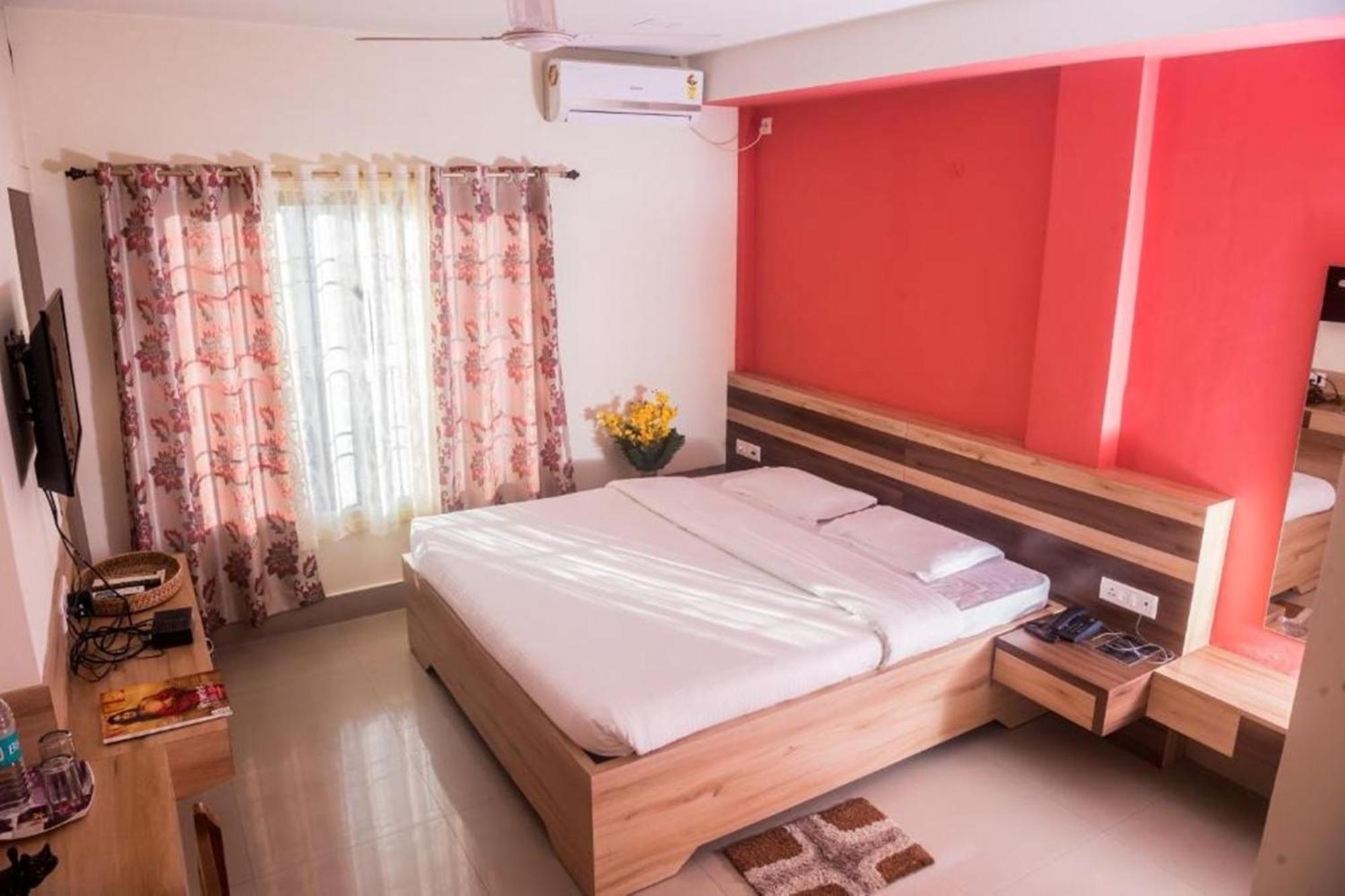 Hotel Aatreyee Dibrugarh Dış mekan fotoğraf